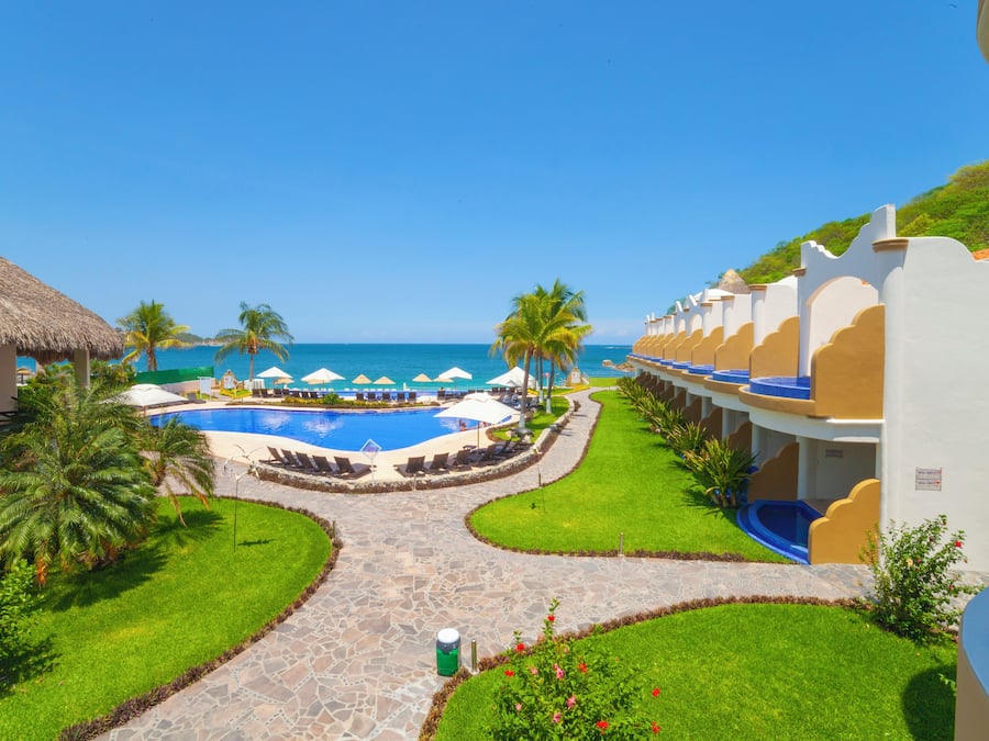 2 outdoor pools, sun loungers