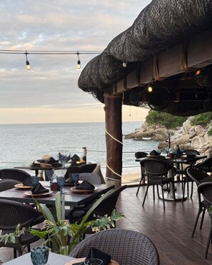 7 restaurants, breakfast, lunch, dinner served; Mexican cuisine - Quinta Bella Huatulco (Santa María Huatulco)