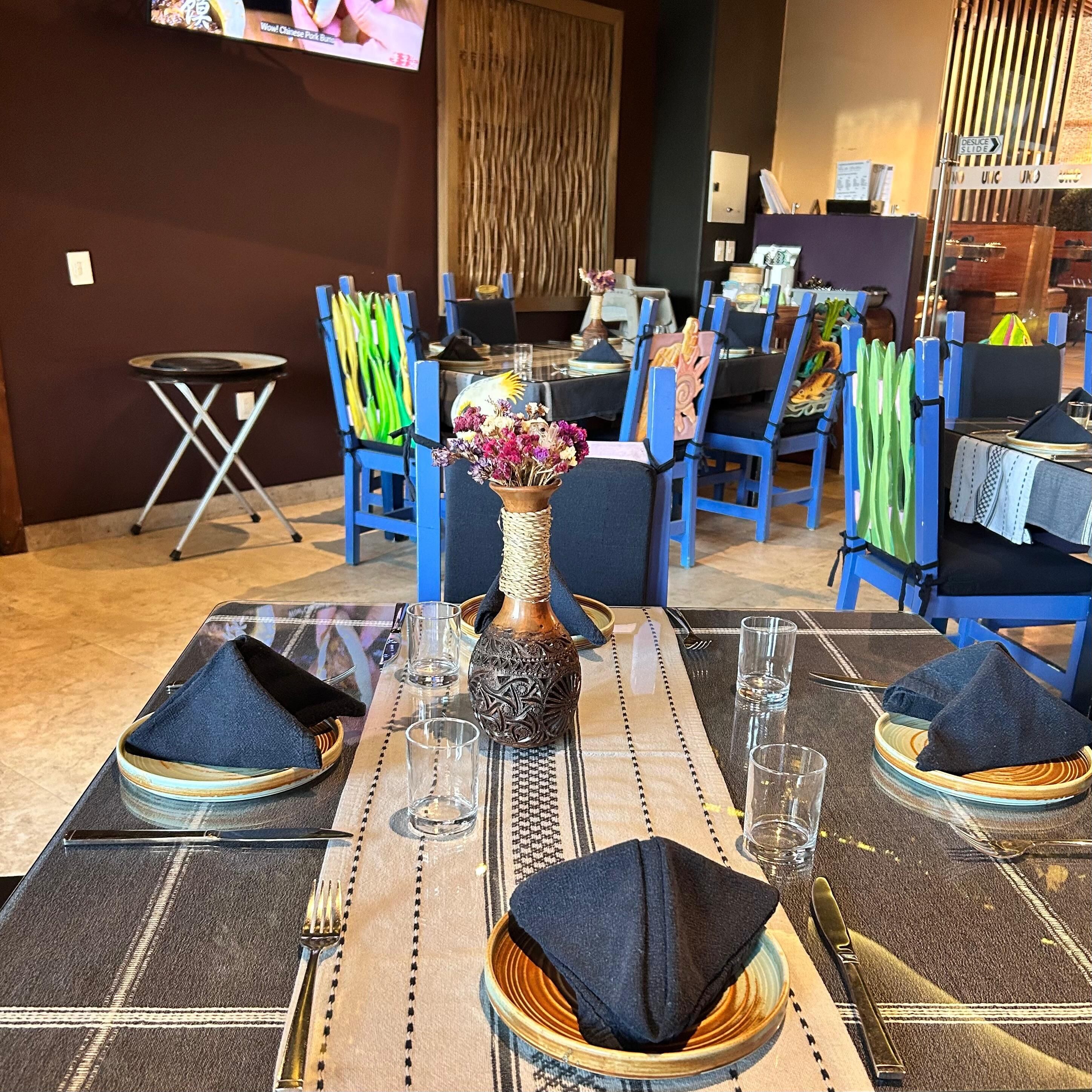 7 restaurants, breakfast, lunch, dinner served; mexican cuisine