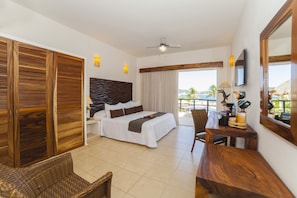 Quarto standard, 1 cama King, vista para o mar | 1 quarto, roupas de cama premium, cofres nos quartos, escrivaninha