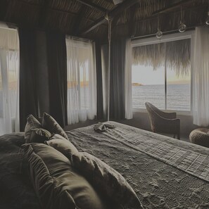 Premium Room | Premium bedding, in-room safe, desk, blackout drapes - Quinta Bella Huatulco (Santa María Huatulco)