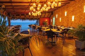 7 restaurants, breakfast, lunch, dinner served; Mexican cuisine