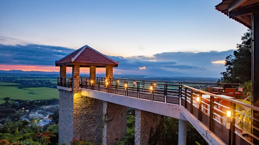 Victoria Nui Sam Lodge