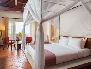 Deluxe Double Room | Minibar, in-room safe, desk, iron/ironing board - Victoria Nui Sam Lodge (Chau Doc)