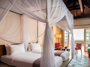 Minibar, in-room safe, desk, iron/ironing board - Victoria Nui Sam Lodge (Chau Doc)