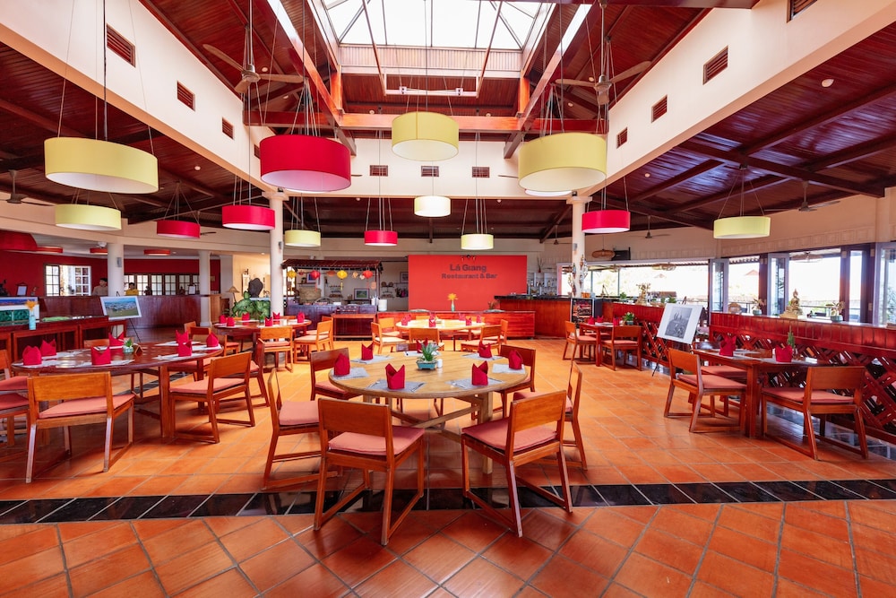 Victoria Nui Sam Lodge by null