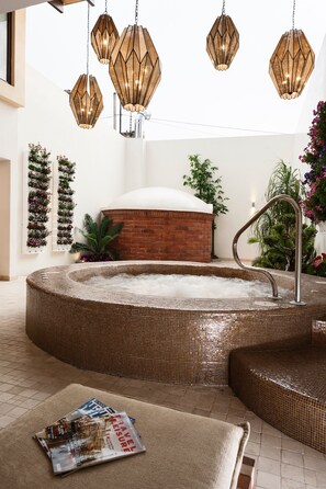 Couples treatment rooms, sauna, hot tub, steam room, body treatments