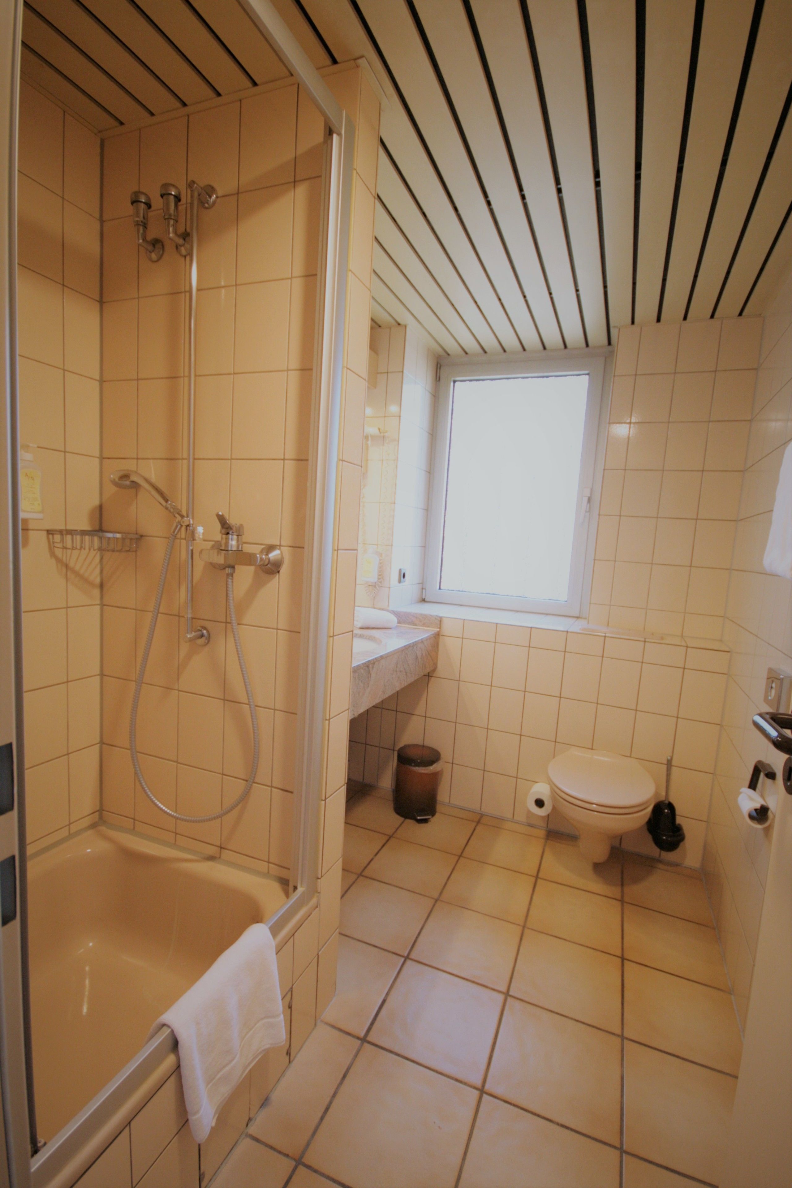 comfort single room | bathroom | free toiletries, hair dryer, towels