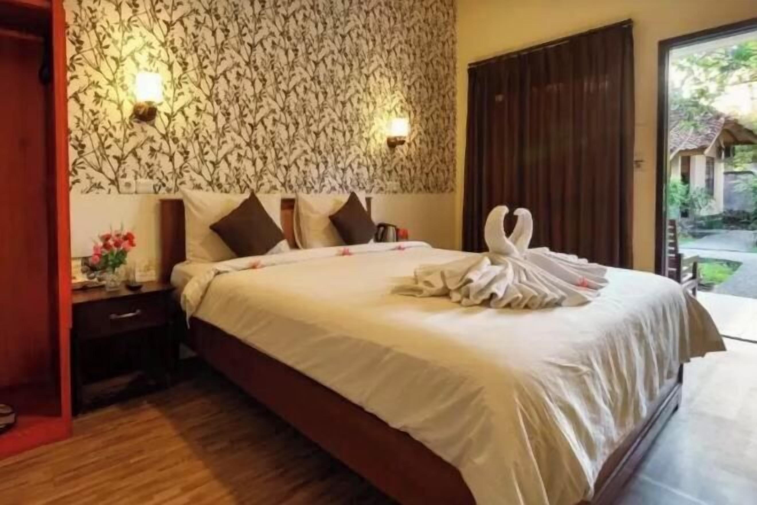 1 bedroom, down comforters, desk, free WiFi