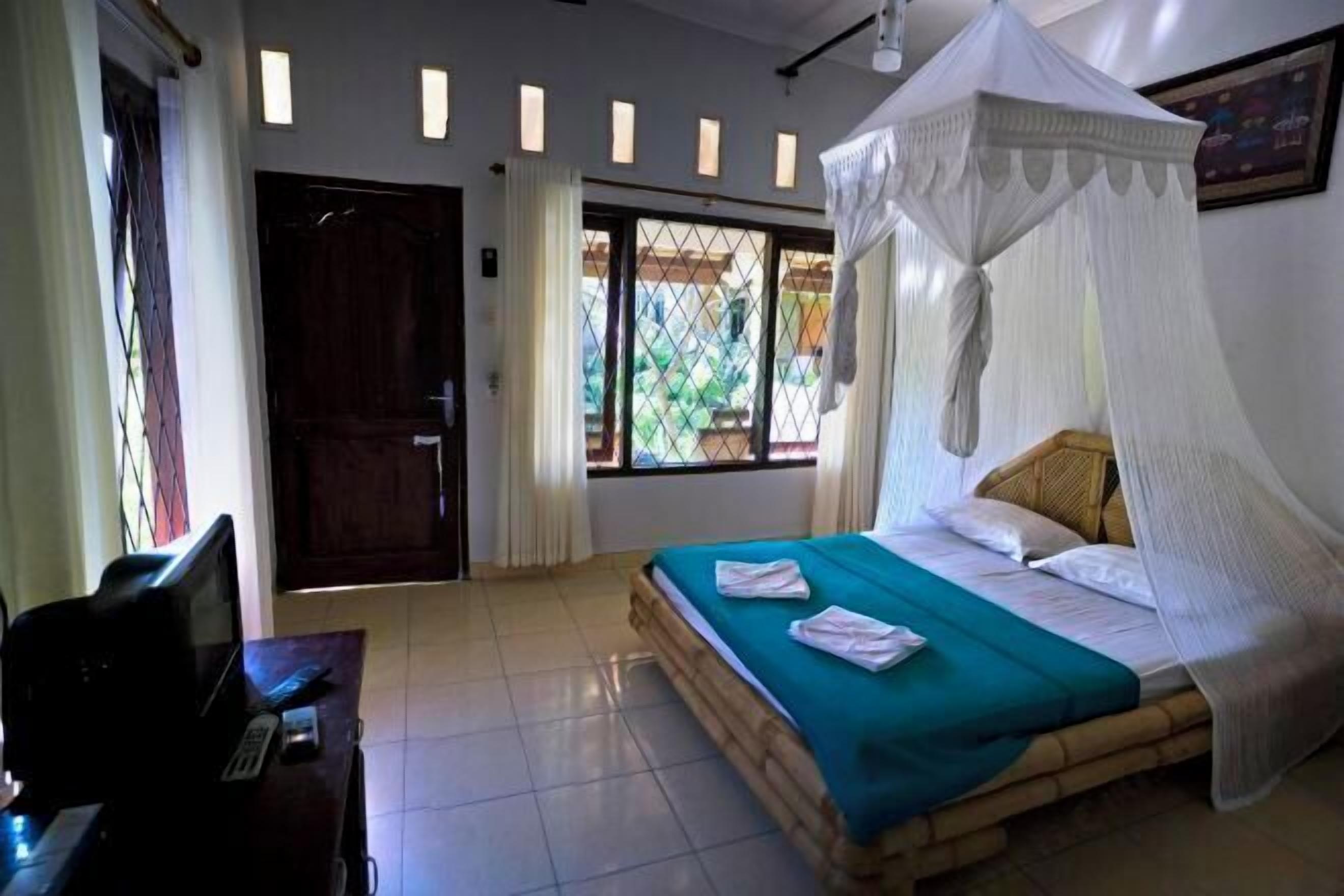 1 bedroom, down comforters, desk, free WiFi