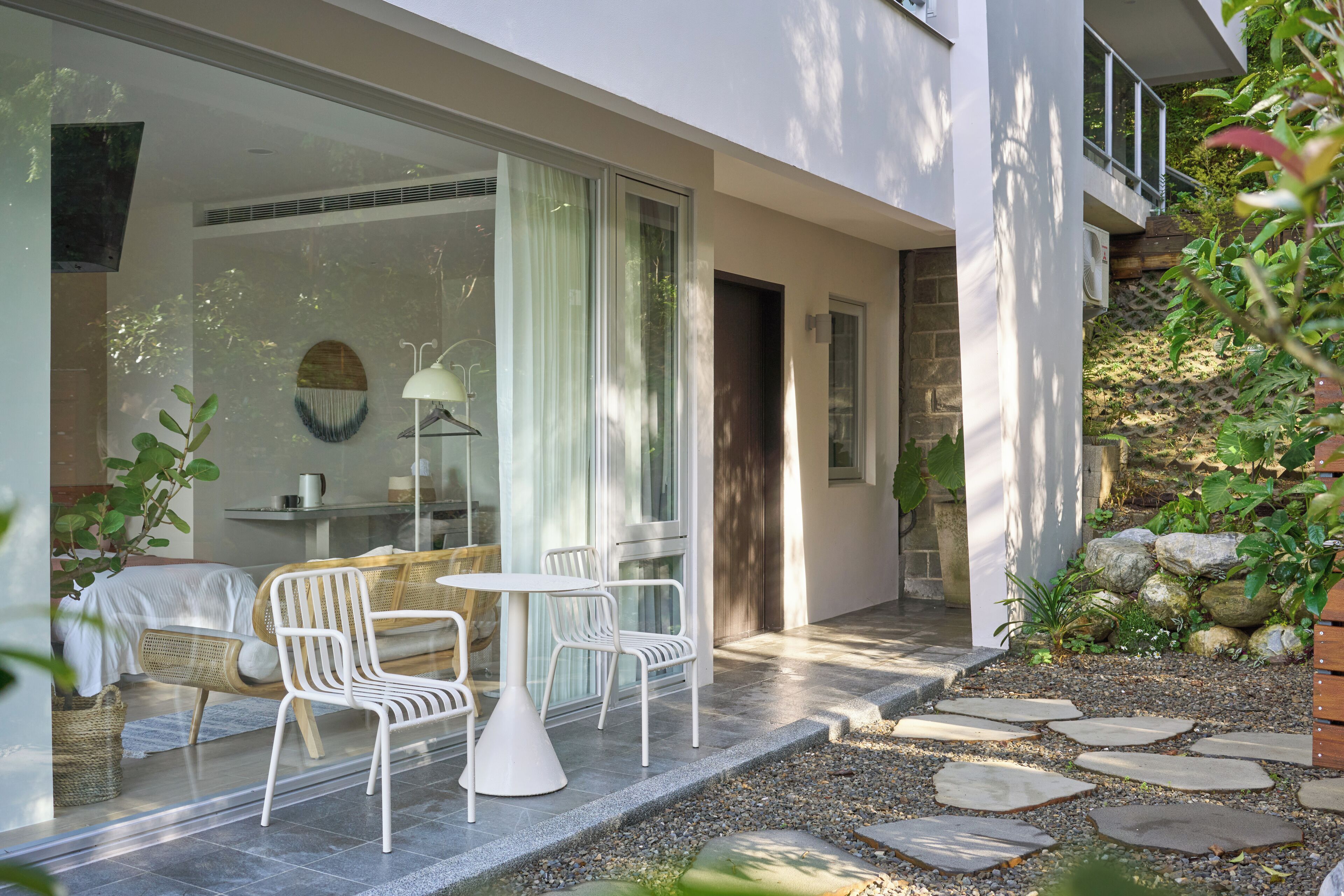 gallery twin room, patio, courtyard view | terrace/patio