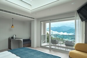 Chambre Double Signature, 1 grand lit, balcon, vue montagne | Vue de la chambre