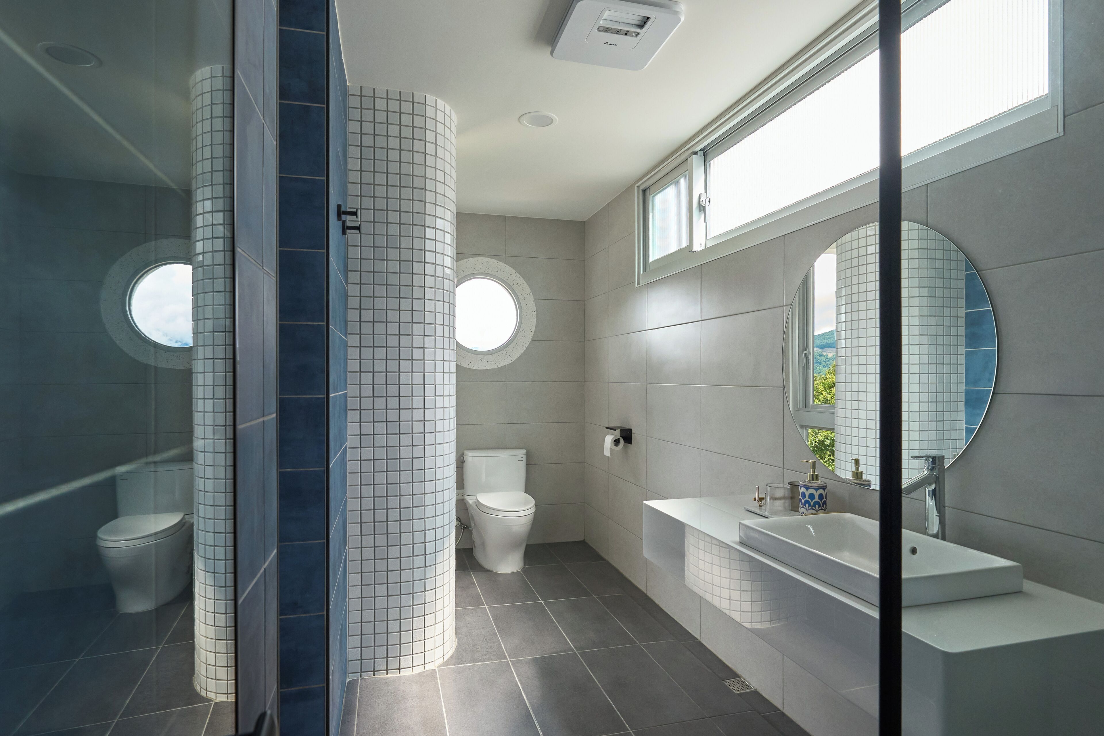 signature double room, 1 queen bed, balcony, mountain view | bathroom | shower, rainfall showerhead, free toiletries, hair dryer