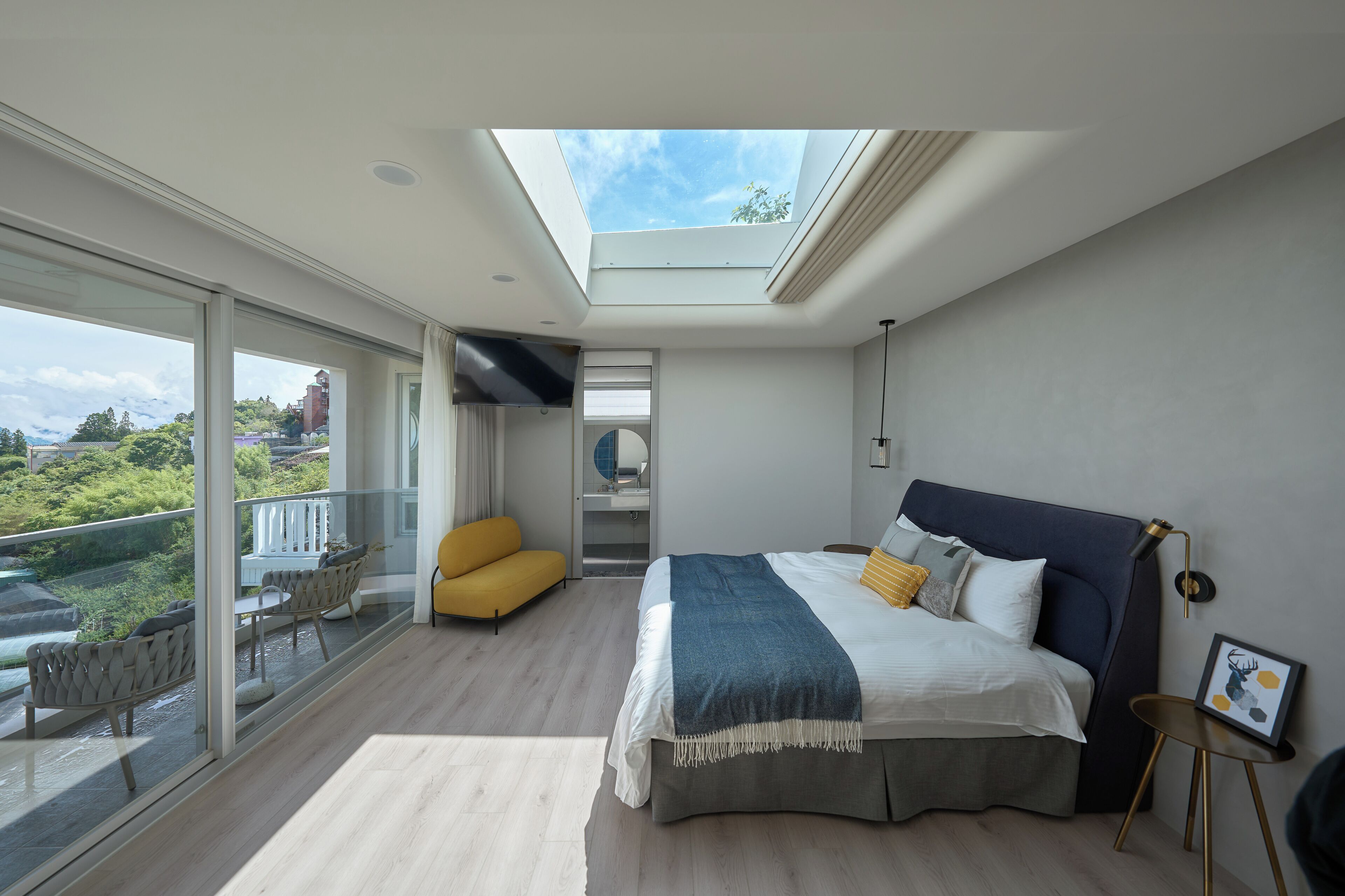 signature double room, 1 queen bed, balcony, mountain view | down duvets, blackout curtains, free wifi