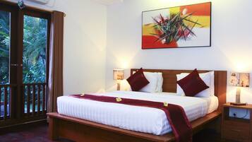 Hochwertige Bettwaren, Minibar, Zimmersafe, Schreibtisch