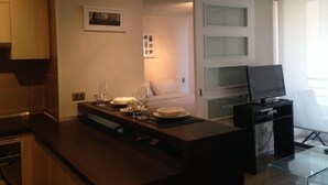 Apartamento, 2 quartos | Área de estar