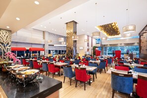 Breakfast served, international cuisine - Swiss-Belinn Manyar (Surabaya)