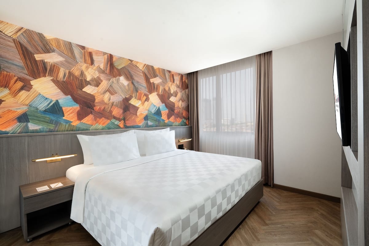 Junior Suite, 1 King Bed, City View