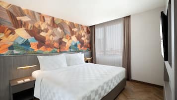 Junior Suite, 1 King Bed, City View | Premium bedding, in-room safe, desk, laptop workspace