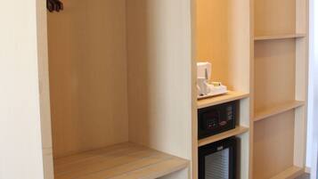 Kopi dan/atau alat penyeduh kopi