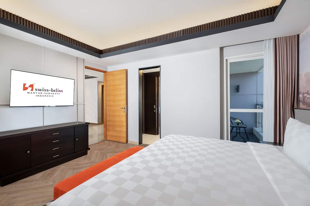 Suite, 1 King Bed, City View