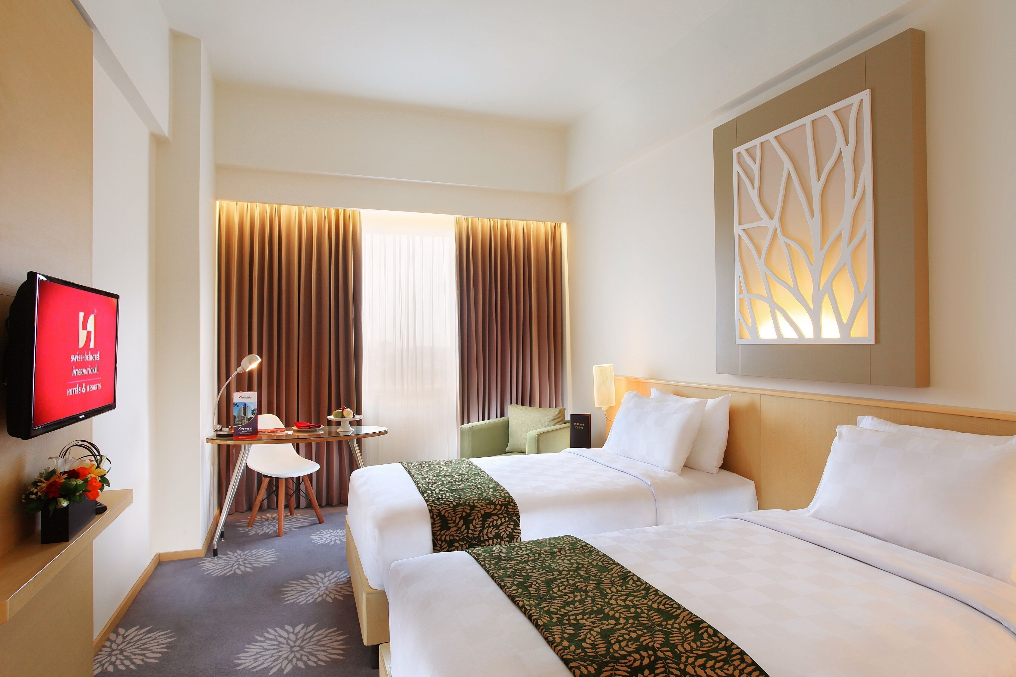 Premium bedding, in-room safe, desk, laptop workspace