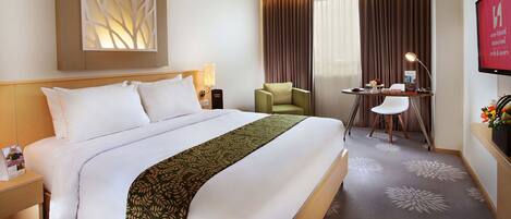 Deluxe Double Room | Premium bedding, in-room safe, desk, laptop workspace