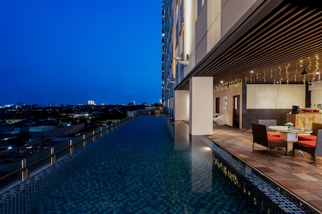 Outdoor pool, sun loungers