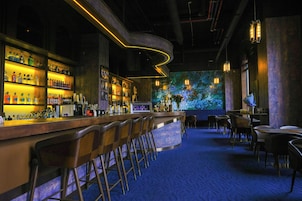 Cocktail bar