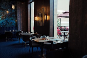 Breakfast, lunch and dinner served - Chinggis Khaan Hotel (Ulaanbaatar)