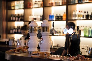 Cocktail bar - Chinggis Khaan Hotel (Ulaanbaatar)