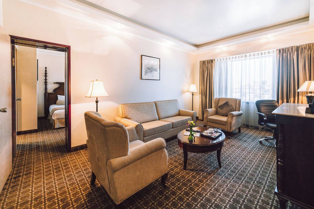 Suite empresarial, 2 camas matrimoniales | Ropa de cama de alta calidad, edredón y minibar