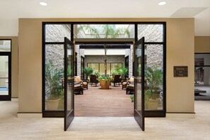 Lobby - Hilton Garden Inn Rochester Downtown, NY (Rochester)