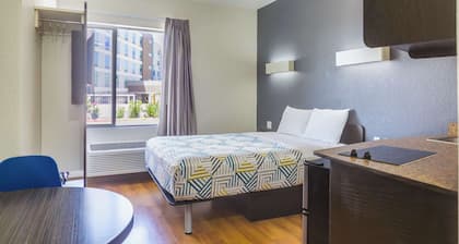 Motel 6 Laredo, TX - Airport