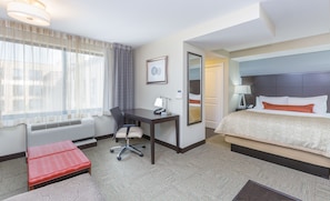 Desk, iron/ironing board, free WiFi, bed sheets - Staybridge Suites Seattle - Fremont by IHG (Seattle)