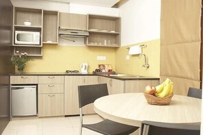 Private kitchen - Red Carpet Residence (Bengaluru)