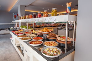 2 restaurants; breakfast and dinner served - Orka World Hotel & Aquapark (Fethiye)