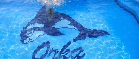Indoor pool, 2 outdoor pools, pool umbrellas, pool loungers