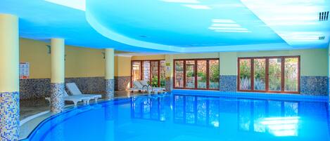 Indoor pool, 2 outdoor pools, pool umbrellas, pool loungers