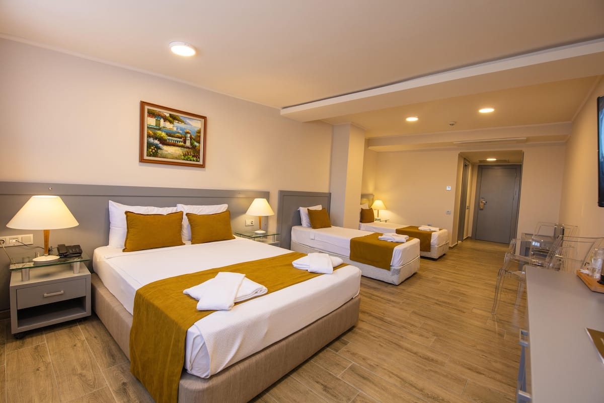 Economy Quadruple Room | Premium bedding, minibar, soundproofing, bed sheets