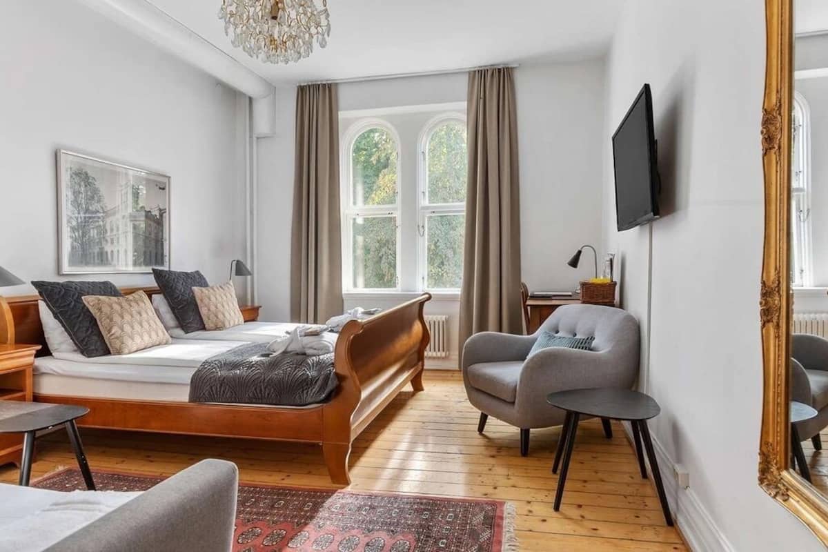 Superior-Zimmer, 1 King-Bett, Nichtraucher | Allergikerbettwaren, Zimmersafe, Schreibtisch, Bügeleisen/Bügelbrett