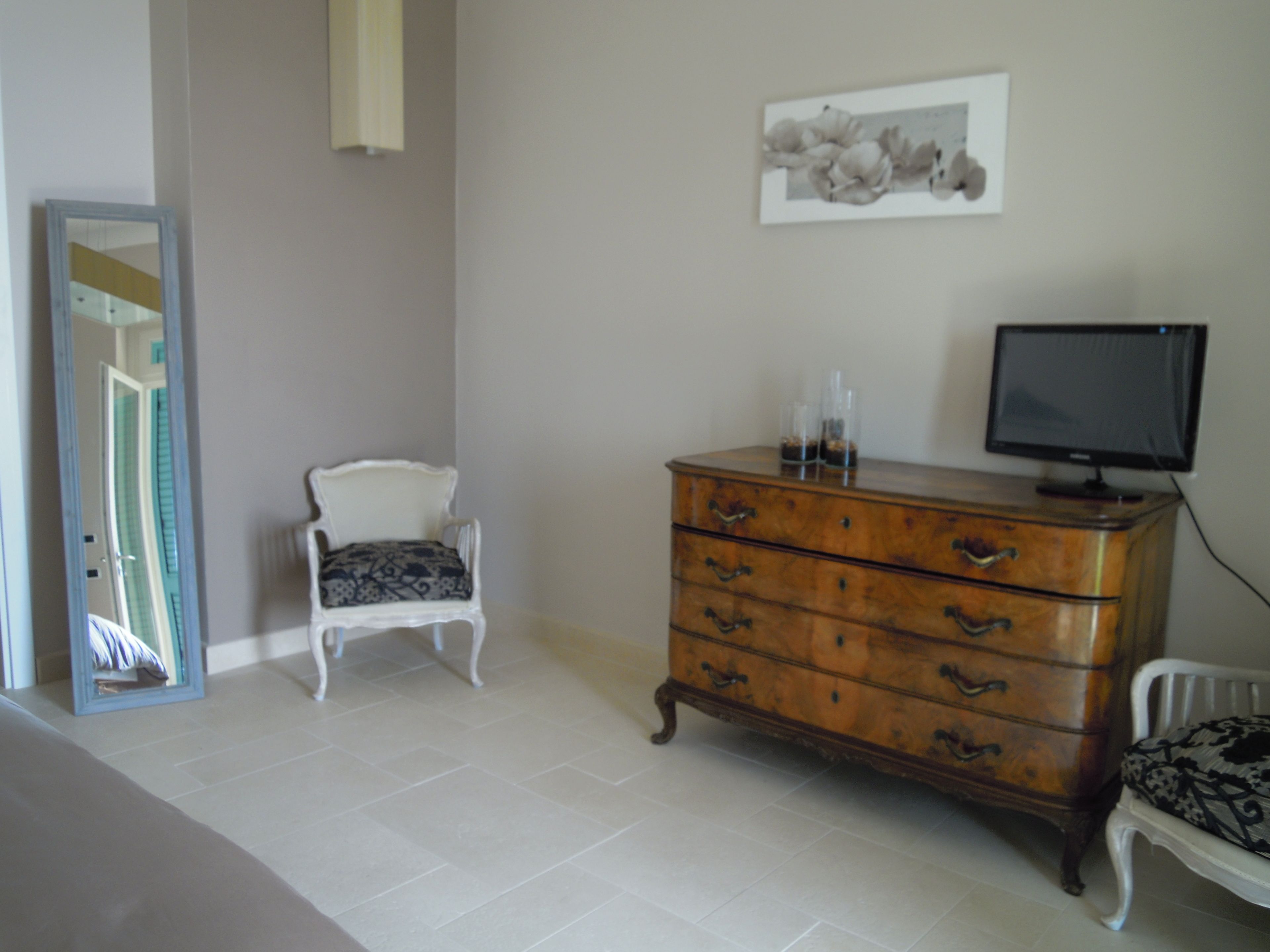 Dreibettzimmer | Wohnbereich | Fernseher