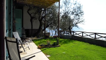 Dreibettzimmer | Terrasse/Patio