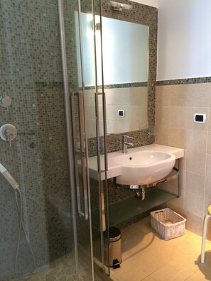 Triple Room | Bathroom | Hair dryer, bidet, towels - B&B I Limoni (Ravello)
