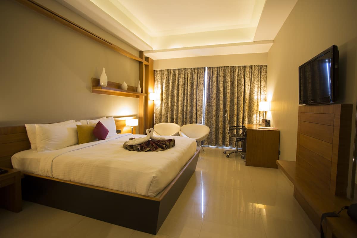 Superior Double or Twin Room, 1 Bedroom, Non Smoking, City View | Premium bedding, minibar, in-room safe, desk