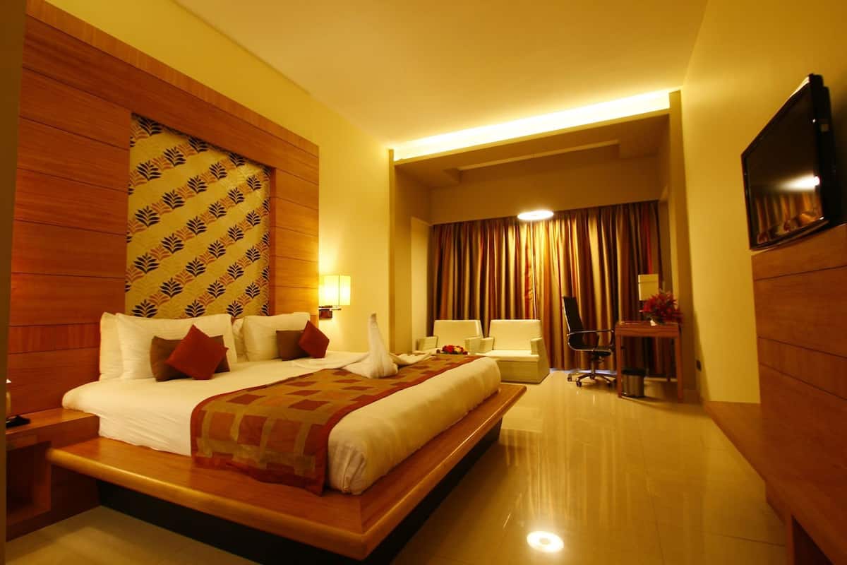 Premium bedding, minibar, in-room safe, desk