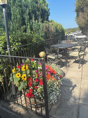 Terrace/patio - The Dog and Partridge Country Inn (Ashbourne)