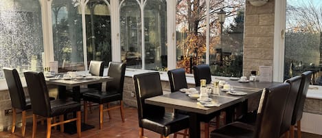 Breakfast, lunch and dinner served