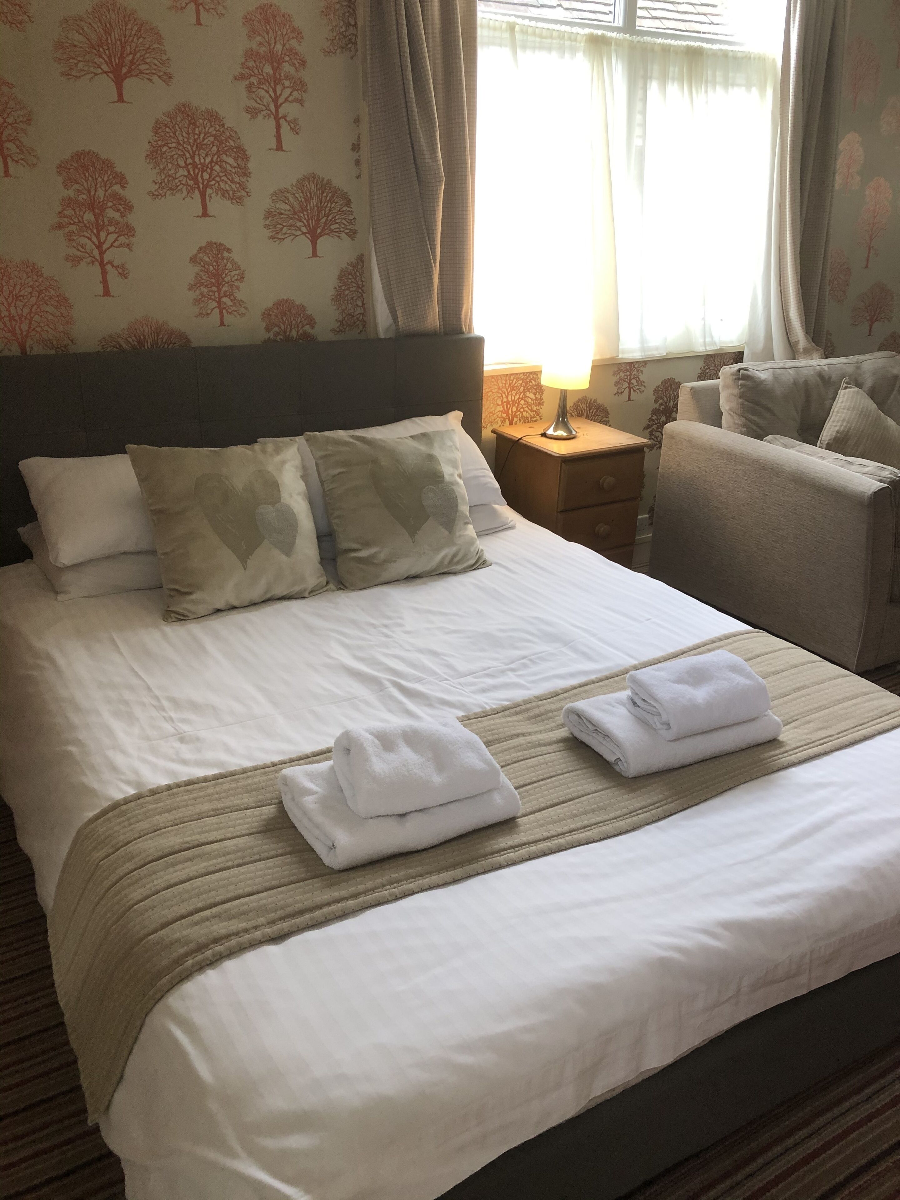 Suite 12 | Free WiFi, bed sheets
