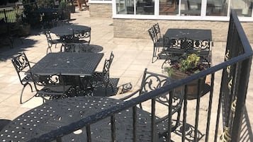 Breakfast, lunch and dinner served